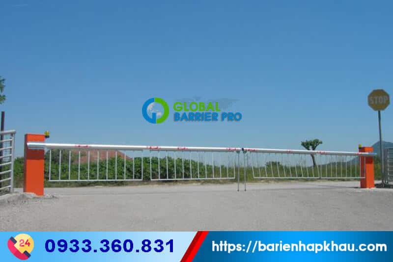 Barrier tự động Quiko có thể nâng tay cần lên đến 6m, phù hợp với làn đường lớn